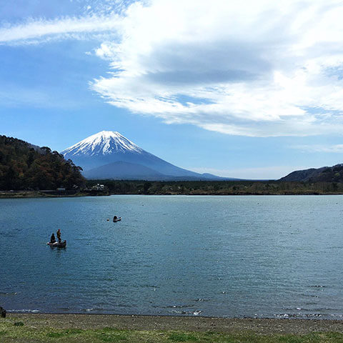 ご飯を食べたらのんびり精進湖散策へ