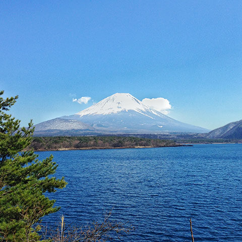 千円札の富士山は本栖湖で見れます