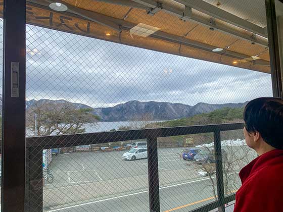 ご飯を食べながら富士山と湖が見れる
